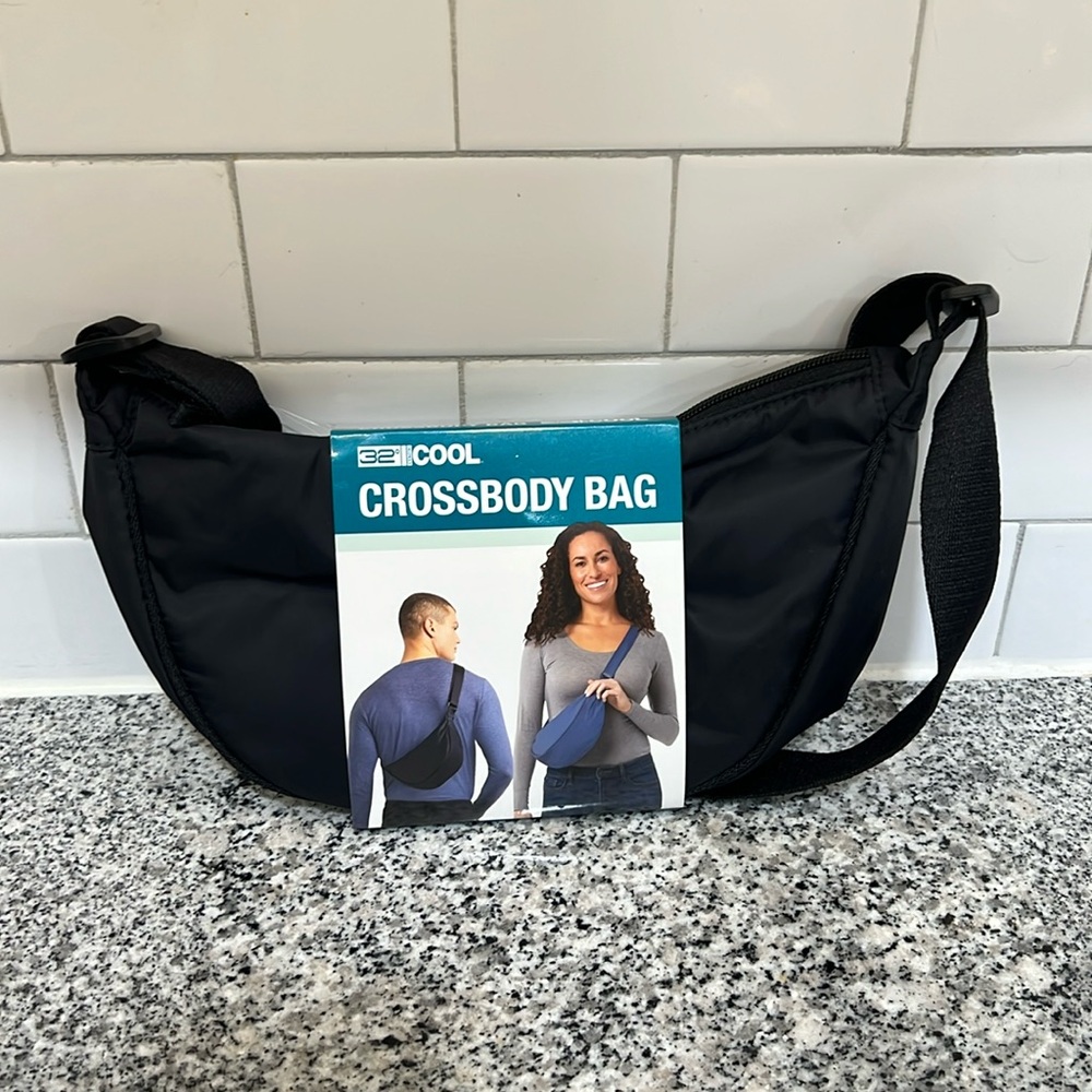 NWT…UniSex….32 Degrees Stylish Black Crossbody Bag